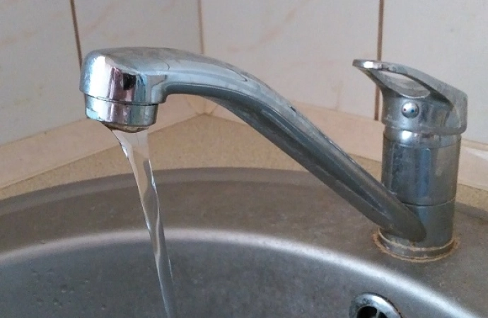 Część mieszkańców Olsztyna musi liczyć się z brakiem ciepłej wody w kranie.