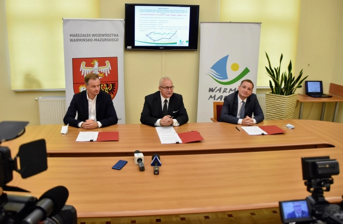 Marszałek województwa warmińsko-mazurskiego podpisał umowę na sporządzenie dokumentacji linii kolejowej z Czerwonki do Orzysza.