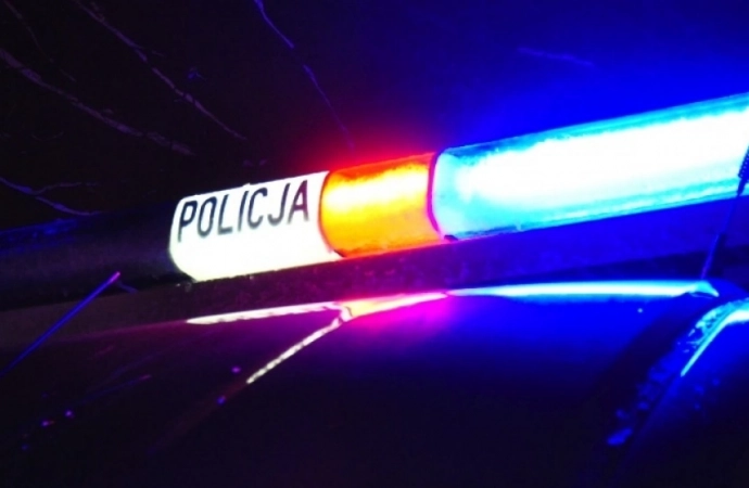 Policjanci z Olsztyna zatrzymali mężczyznę, który miał narkotyki. Uwagę funkcjonariuszy zwróciły kolorowe lampki.