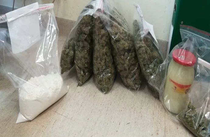 Olsztyńscy policjanci zatrzymali pseudokibiców, u których znaleziono duże ilości narkotyków.