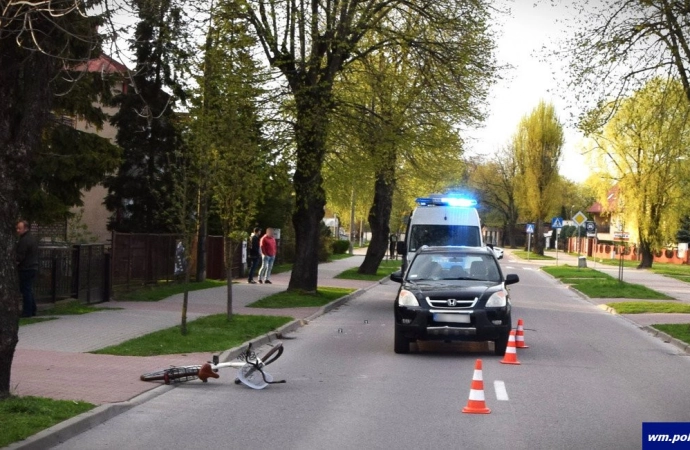 Kierowca osobowego forda potrącił w Ełku 80-letnią rowerzystkę. Jemu nic się nie stało, kobieta została hospitalizowana.