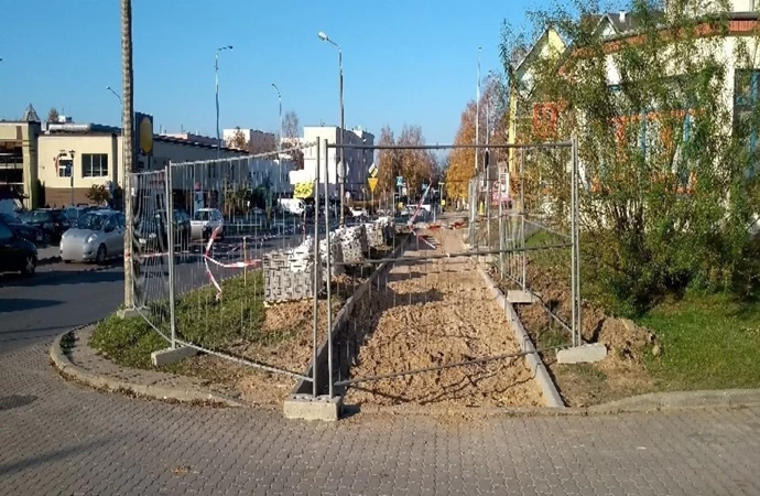 Olsztyńscy strażnicy miejscy wykryli dwa przypadki samowolnej działalności budowlańców w pasie drogowym.