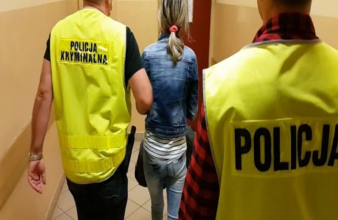 22-letnia elblążanka do końca liczyła na to, że dobrą kryjówką przed policjantami jest szafa.
