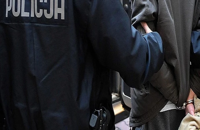 Podczas kontroli drogowej w Elblągu zatrzymano mężczyznę poszukiwanego 6 listami gończymi.