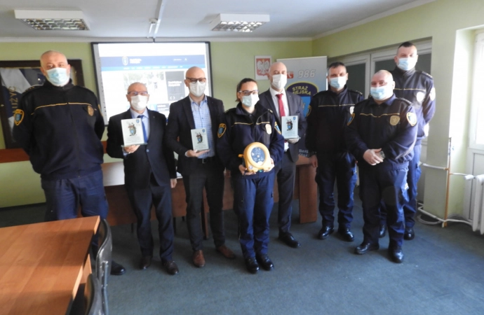 Olsztyńska Straż Miejska ma pierwszy defibrylator.