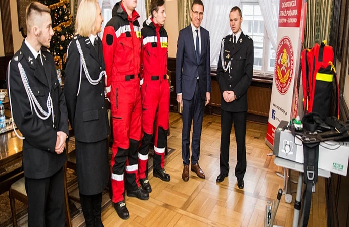 Prezydent Olsztyna przekazał nowy sprzęt strażakom-ochotnikom z OSP w Gutkowie.