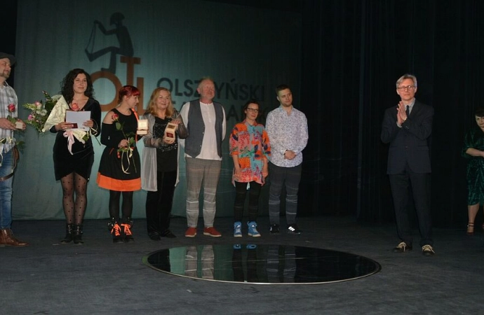Premierze nowego spektaklu towarzyszyły nagrody dla zasłużonych pracowników Olsztyńskiego Teatru Lalek.