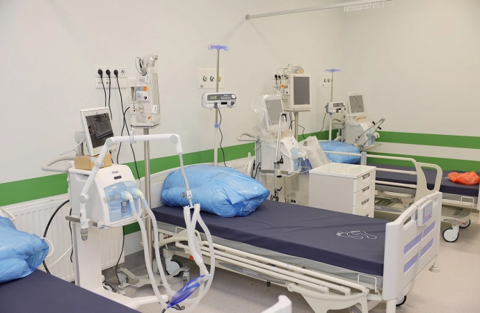 W szpitalu powiatowym w Szczytnie zakończyło się przygotowywanie kolejnych miejsc dla pacjentów z COVID-19.