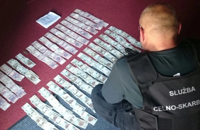 Policjanci, celnicy i prokuratorzy zamknęli trzy punkty nielegalnego hazardu w Ełku.