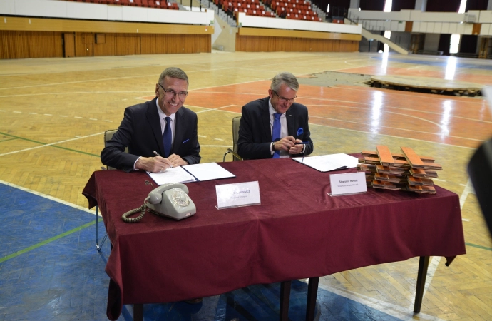 Prezydent Olsztyna podpisał umowę z firmą, która przebuduję Halę Urania.
