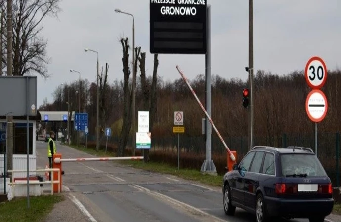 Służby graniczne informują o utrudnieniach na przejściu w Gronowie.