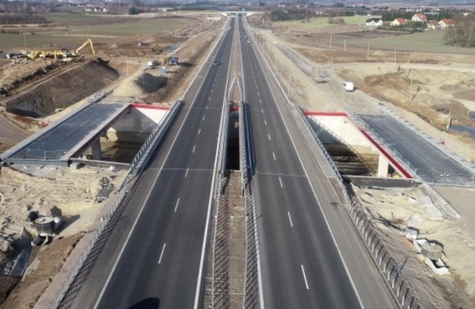 Generalna Dyrekcja Dróg Krajowych i Autostrad informuje o utrudnianiach na wyjeździe z Olsztyna w stronę Warszawy.