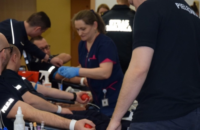 Prawie 16 litrów krwi udało się zebrać w czasie walentynkowej akcji w Starostwie Powiatowym w Olsztynie.