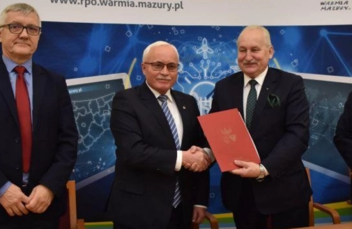Marszałek województwa warmińsko-mazurskiego podpisał dwie ważne umowy na unijne dofinansowanie.