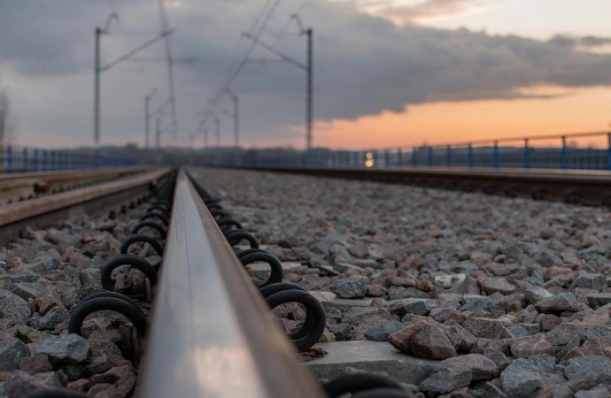Sejmik województwa warmińsko-mazurskiego na nadzwyczajnej sesji zwiększył tegoroczną dotację dla kolejowej spółki Polregio.