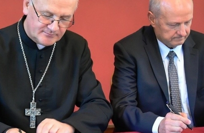 Archidiecezja Warmińska podpisała umowę na renowację katedry we Fromborku.