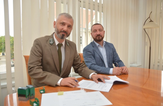 Lasy Państwowe oraz Wojewódzki Fundusz Ochrony Środowiska i Gospodarki Wodnej w Olsztynie podpisały umowę na projekt „Leśni zapylacze”.