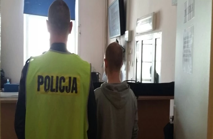 Policjanci zatrzymali mieszkańca Górowa Iławeckiego, który siłą zabrał kluczyki znajomemu.