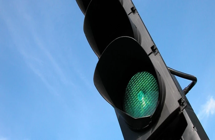 Olsztyńscy drogowcy kontynuują wprowadzanie zmian pracy sygnalizacji na skrzyżowaniach.